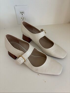 Classic Mary Jane Block Heel Pumps in Ivory